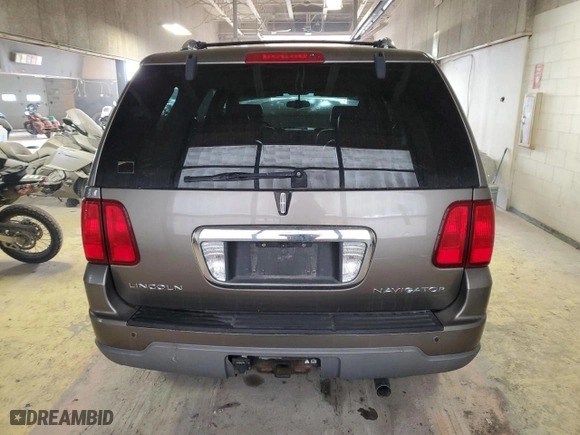 2004 Lincoln Navigator Luxury with VIN 5LMFU27R04LJ29755, listed as a Copart auction lot 86722214 with 121,737 mi miles and Salvage Title. Bid and sale history available at carsss.com. Image 6.