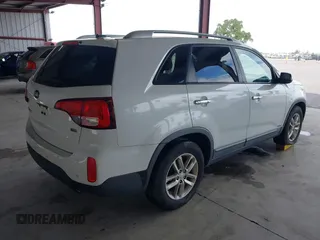 2015 Kia Sorento LX with VIN 5XYKTCA6XFG560437, listed as a IAAI auction lot 42009024 with 191,811 mi miles. Bid and sale history available at carsss.com. Image 4.