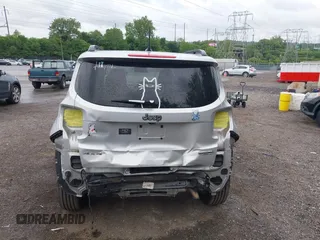 2015 Jeep Renegade Latitude z VIN ZACCJBBT2FPC28341, wystawiony jako IAAI lot #42286301 z przebiegiem 120 676 mil mil oraz . Historia ofert i sprzedaży dostępna na DreamBid. Obrazek 16.