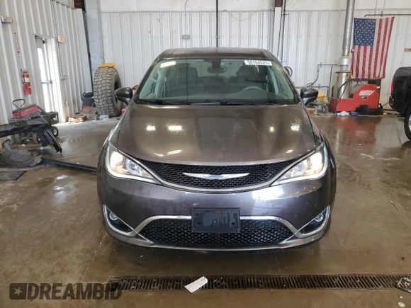2018 Chrysler Pacifica Touring Plus with VIN 2C4RC1FG5JR122837, listed as a Copart auction lot 58764525 with 136,820 mi miles and Clean title. Bid and sale history available at DreamBid. Image 5.