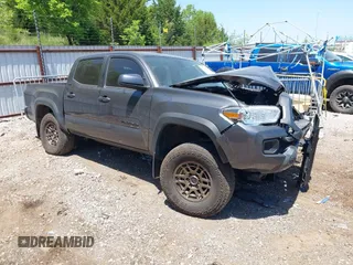 2023 Toyota Tacoma SR с VIN 3TYCZ5AN7PT141945, выставлен на аукционе IAAI как лот 42248258 с пробегом 8 389 миль миль и . История ставок и продаж доступна на DreamBid. Изображение 1.