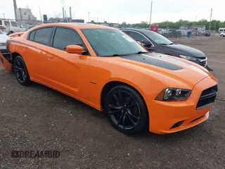 2014 Dodge Charger RT z VIN 2C3CDXCT3EH155164, wystawiony jako IAAI lot #42135341 z przebiegiem 83 312 mil mil oraz . Historia ofert i sprzedaży dostępna na DreamBid. Obrazek 1.