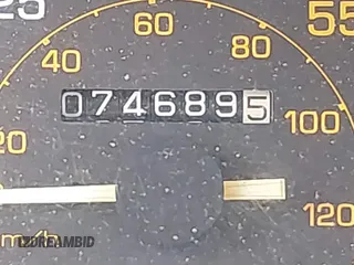 1986 Toyota Corolla с VIN JT2AE82E7G3318230, выставлен на аукционе IAAI как лот 42042219 с пробегом 74 689 миль миль и . История ставок и продаж доступна на DreamBid. Изображение 12.