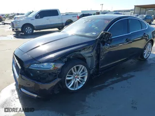 2016 Jaguar XF 35t Prestige with VIN SAJBK4BV2GCY13322, listed as a IAAI auction lot 41383249 with 60,602 mi miles. Bid and sale history available at carsss.com. Image 6.