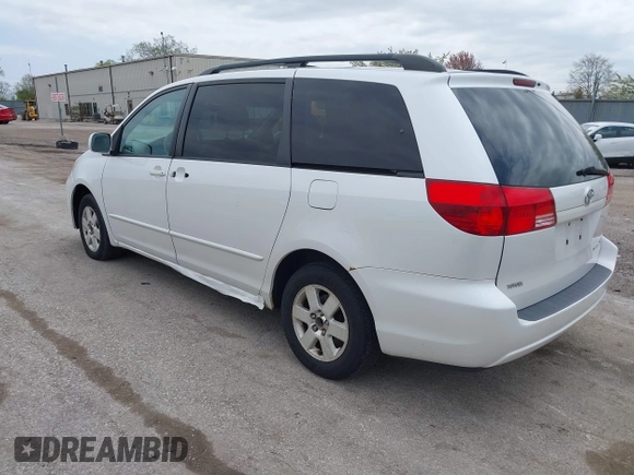 2004 Toyota Sienna XLE with VIN 5TDZA22C04S095332, listed as a IAAI auction lot 42146995 with 200,072 mi miles. Bid and sale history available at carsss.com. Image 3.