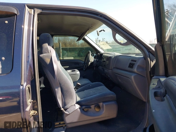 2001 Ford Super Duty F-250 XL with VIN 1FTNX21L51EC28036, listed as a IAAI auction lot 41768113 with 141,603 mi miles. Bid and sale history available at carsss.com. Image 5.