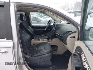 2011 Chrysler Town & Country Limited z VIN 2A4RR6DG3BR609061, wystawiony jako IAAI lot #41632696 z przebiegiem 201 975 mil mil oraz . Historia ofert i sprzedaży dostępna na DreamBid. Obrazek 5.