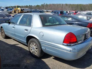 2004 Ford Crown Victoria LX with VIN 2FAFP74W64X121657, listed as a IAAI auction lot 41715463 with 205,885 mi miles. Bid and sale history available at carsss.com. Image 3.