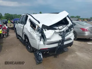 2025 Chevrolet Tahoe z VIN 1GNS6RRD7SR121714, wystawiony jako IAAI lot #42602552 z przebiegiem 9 824 mil mil oraz . Historia ofert i sprzedaży dostępna na DreamBid. Obrazek 6.