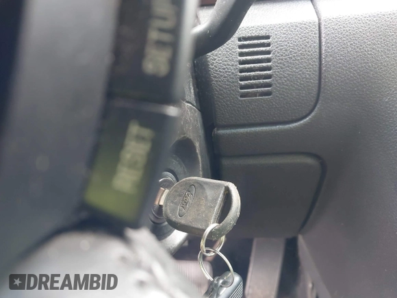 2005 Ford Five Hundred Limited с VIN 1FAHP25155G154820, выставлен на аукционе IAAI как лот 42453487 с пробегом 351 367 миль миль и . История ставок и продаж доступна на DreamBid. Изображение 11.
