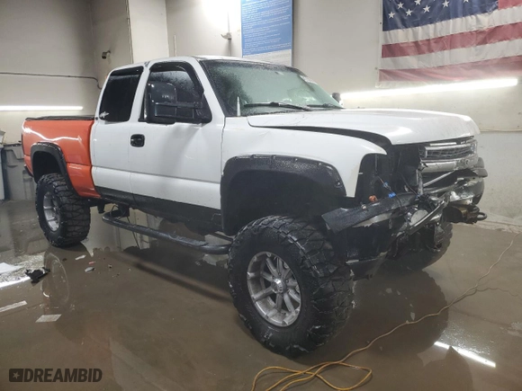 2000 Chevrolet Silverado 1500 LS with VIN 2GCEK19T6Y1315534, listed as a Copart auction lot 41750145 with 164,363 mi miles and Salvage Title. Bid and sale history available at carsss.com. Image 4.