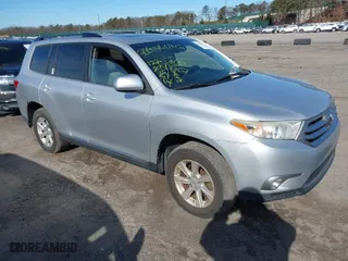 2011 Toyota Highlander with VIN 5TDBK3EH8BS053788, listed as a IAAI auction lot 41546447 with 127,294 mi miles. Bid and sale history available at carsss.com. Image 1.