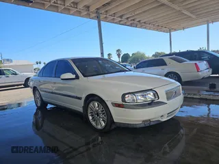 2000 Volvo S80 with VIN YV1TS90D4Y1134041, listed as a Copart auction lot 80581024 with 175,054 mi miles and Clean Title. Bid and sale history available at carsss.com. Image 1.