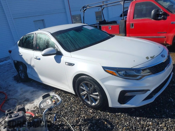2019 Kia Optima LX with VIN 5XXGT4L33KG339985, listed as a IAAI auction lot 41218499 with 119,007 mi miles. Bid and sale history available at carsss.com. Image 1.