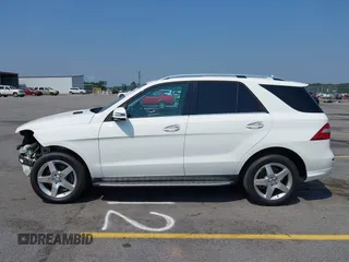 2015 Mercedes-Benz M 400 z VIN 4JGDA5GB3FA462411, wystawiony jako IAAI lot #42388501 z przebiegiem 100 269 mil mil oraz . Historia ofert i sprzedaży dostępna na DreamBid. Obrazek 15.