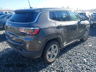 2023 Jeep Compass Sport z VIN 3C4NJDAN2PT527152, wystawiony jako IAAI lot #41431798 z przebiegiem 45 989 mil mil oraz . Historia ofert i sprzedaży dostępna na DreamBid. Obrazek 4.