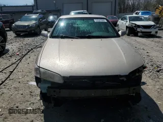 1998 Toyota Camry LE z VIN 4T1BG22K0WU858838, wystawiony jako Copart lot #53525565 z przebiegiem 133 777 mil mil oraz Czysty tytuł • Clean title. Historia ofert i sprzedaży dostępna na DreamBid. Obrazek 5.