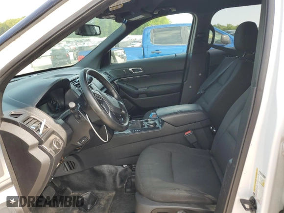 2017 Ford Police Interceptor Utility z VIN 1FM5K8AR1HGC90372, wystawiony jako Copart lot #59459665 z przebiegiem Nie podano mil oraz Czysty tytuł • Clean title. Historia ofert i sprzedaży dostępna na DreamBid. Obrazek 7.