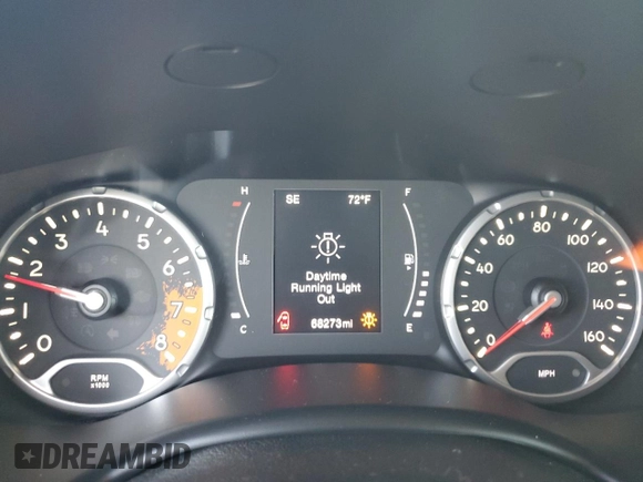 2018 Jeep Renegade Latitude with VIN ZACCJABH8JPH87570, listed as a Copart auction lot 82683804 with 68,273 mi miles and Salvage title. Bid and sale history available at DreamBid. Image 9.