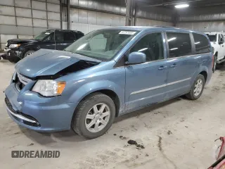 2012 Chrysler Town & Country Touring z VIN 2C4RC1BG2CR187749, wystawiony jako Copart lot #53797655 z przebiegiem 102 363 mil mil oraz Szkody całkowita. Historia ofert i sprzedaży dostępna na DreamBid. Obrazek 1.