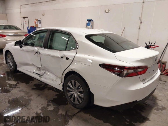 2022 Toyota Camry Hybrid LE with VIN 4T1C31AK4NU589284, listed as a IAAI auction lot 41570420 with 47,565 mi miles. Bid and sale history available at carsss.com. Image 3.
