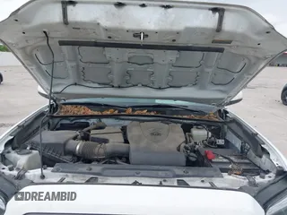 2022 Toyota Tacoma SR z VIN 3TMCZ5AN7NM493268, wystawiony jako IAAI lot #42041593 z przebiegiem 100 589 mil mil oraz . Historia ofert i sprzedaży dostępna na DreamBid. Obrazek 10.
