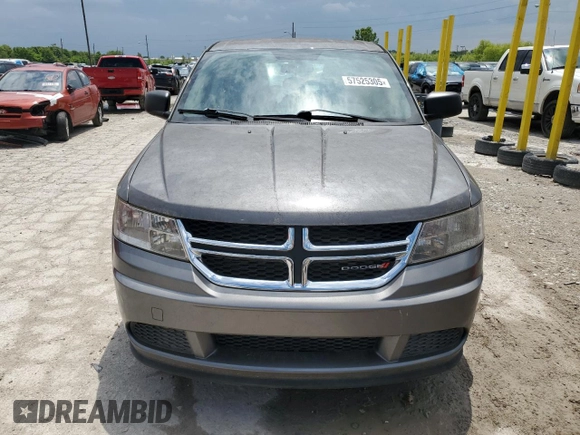 2013 Dodge Journey SE z VIN 3C4PDCAB0DT728950, wystawiony jako Copart lot #57525305 z przebiegiem 181 414 mil mil oraz Czysty tytuł • Clean title. Historia ofert i sprzedaży dostępna na DreamBid. Obrazek 5.