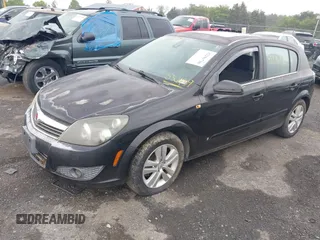 2008 Saturn Astra XR z VIN W08AT671185036459, wystawiony jako IAAI lot #42296730 z przebiegiem 73 091 mil mil oraz . Historia ofert i sprzedaży dostępna na DreamBid. Obrazek 2.