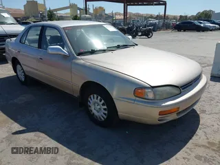 1996 Toyota Camry DX z VIN JT2BG12K0T0384576, wystawiony jako IAAI lot #42356638 z przebiegiem 242 117 mil mil oraz . Historia ofert i sprzedaży dostępna na DreamBid. Obrazek 1.
