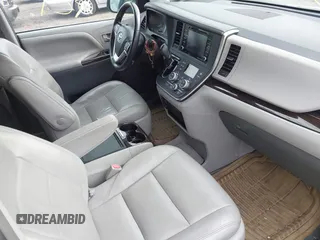 2019 Toyota Sienna XLE Auto Access Seat z VIN 5TDYZ3DC2KS976344, wystawiony jako IAAI lot #42250671 z przebiegiem Nie podano mil oraz . Historia ofert i sprzedaży dostępna na DreamBid. Obrazek 5.