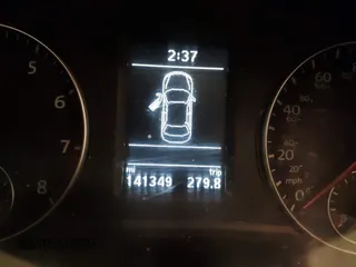 2013 Volkswagen Passat SE z VIN 1VWBP7A35DC095324, wystawiony jako IAAI lot #41970168 z przebiegiem 141 349 mil mil oraz . Historia ofert i sprzedaży dostępna na DreamBid. Obrazek 7.