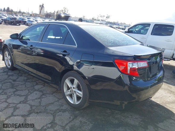 2014 Toyota Camry Hybrid LE with VIN 4T1BD1FK3EU117305, listed as a IAAI auction lot 41514217 with 141,081 mi miles. Bid and sale history available at carsss.com. Image 3.