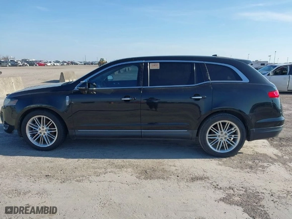 2014 Lincoln MKT EcoBoost with VIN 2LMHJ5AT3EBL56146, listed as a IAAI auction lot 41592528 with 141,688 mi miles. Bid and sale history available at carsss.com. Image 14.
