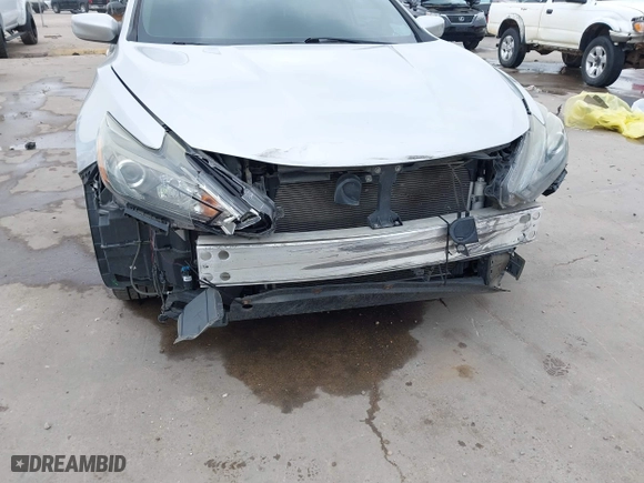 2016 Nissan Altima 2.5 SL with VIN 1N4AL3APXGC176545, listed as a IAAI auction lot 41780585 with 119,805 mi miles. Bid and sale history available at carsss.com. Image 6.