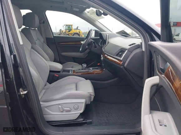 2018 Audi Q5 Premium Plus with VIN WA1BNAFYXJ2092411, listed as a IAAI auction lot 41051336 with 54,595 mi miles. Bid and sale history available at carsss.com. Image 5.