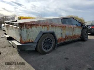 2024 Tesla Cybertruck Cyberbeast z VIN 7G2CEHEE4RA036882, wystawiony jako Copart lot #87403874 z przebiegiem 734 mil mil oraz Szkoda całkowita • Salvage title. Historia ofert i sprzedaży dostępna na DreamBid. Obrazek 3.