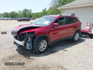 2017 Jeep Cherokee Latitude z VIN 1C4PJMCS2HW615674, wystawiony jako IAAI lot #42407282 z przebiegiem 98 185 mil mil oraz . Historia ofert i sprzedaży dostępna na DreamBid. Obrazek 2.