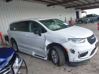 2024 Chrysler Pacifica Touring L with VIN 2C4RC1BG1RR120665, listed as a IAAI auction lot 42525852 with 6,909 mi miles and . Bid and sale history available at DreamBid. Image 1.