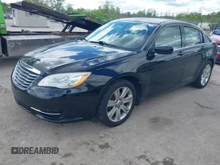 2012 Chrysler 200 Touring z VIN 1C3CCBBBXCN181764, wystawiony jako IAAI lot #42355361 z przebiegiem 117 353 mil mil oraz . Historia ofert i sprzedaży dostępna na DreamBid. Obrazek 2.