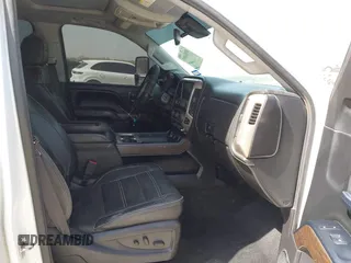 2017 GMC Sierra 2500HD Denali z VIN 1GT12UEY0HF111676, wystawiony jako IAAI lot #41834597 z przebiegiem 357 956 mil mil oraz . Historia ofert i sprzedaży dostępna na DreamBid. Obrazek 5.