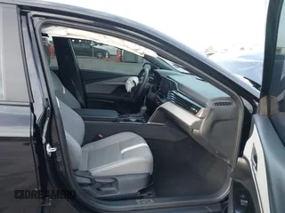 2025 Toyota Camry LE z VIN 4T1DAACK5SU523507, wystawiony jako IAAI lot #41389041 z przebiegiem 5 027 mil mil oraz . Historia ofert i sprzedaży dostępna na DreamBid. Obrazek 5.
