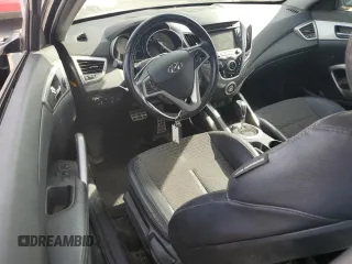 2015 Hyundai Veloster z VIN KMHTC6AD9FU243280, wystawiony jako Copart lot #55833475 z przebiegiem 72 262 mil mil oraz Szkoda całkowita • Salvage title. Historia ofert i sprzedaży dostępna na DreamBid. Obrazek 8.
