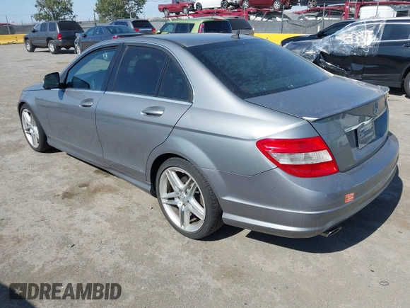 2008 Mercedes-Benz C 300 Sport z VIN WDDGF54X78R027209, wystawiony jako IAAI lot #42586909 z przebiegiem 146 867 mil mil oraz . Historia ofert i sprzedaży dostępna na DreamBid. Obrazek 3.
