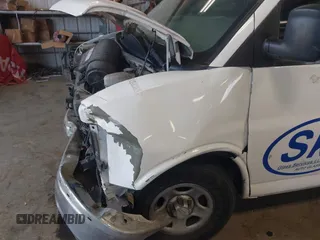 2007 Chevrolet Express Cargo z VIN 1GCFG15X571105039, wystawiony jako IAAI lot #41763534 z przebiegiem 134 696 mil mil oraz . Historia ofert i sprzedaży dostępna na DreamBid. Obrazek 18.