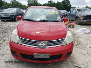 2009 Nissan Versa S z VIN 3N1BC13E29L362007, wystawiony jako Copart lot #60668415 z przebiegiem 159 873 mil mil oraz Czysty tytuł • Clean title. Historia ofert i sprzedaży dostępna na DreamBid. Obrazek 5.