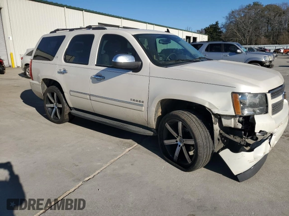 2010 Chevrolet Tahoe LTZ z VIN 1GNUCCE07AR209260, wystawiony jako Copart lot #89084135 z przebiegiem 286 975 mil mil oraz Szkoda całkowita • Salvage title. Historia ofert i sprzedaży dostępna na DreamBid. Obrazek 4.