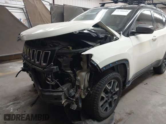 2019 Jeep Compass Trailhawk with VIN 3C4NJDDB8KT668110, listed as a IAAI auction lot 41700848 with 75,855 mi miles and . Bid and sale history available at carsss.com. Image 6.