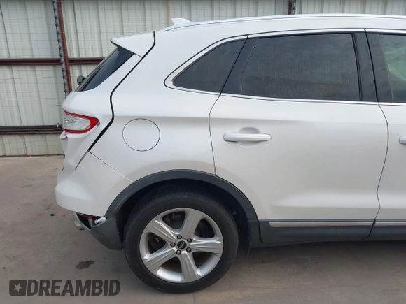 2017 Lincoln MKC Premiere z VIN 5LMCJ1C99HUL69530, wystawiony jako IAAI lot #42278151 z przebiegiem 45 809 mil mil oraz . Historia ofert i sprzedaży dostępna na DreamBid. Obrazek 17.