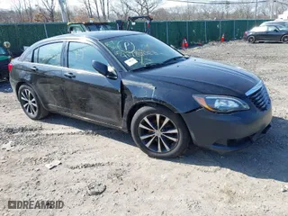 2013 Chrysler 200 Touring with VIN 1C3CCBBB2DN593033, listed as a IAAI auction lot 41789023 with 999,999 mi miles. Bid and sale history available at carsss.com. Image 1.