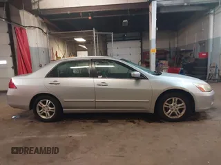 2006 Honda Accord EX-L z VIN 1HGCM56876A095110, wystawiony jako IAAI lot #42182018 z przebiegiem 197 426 mil mil oraz . Historia ofert i sprzedaży dostępna na DreamBid. Obrazek 13.